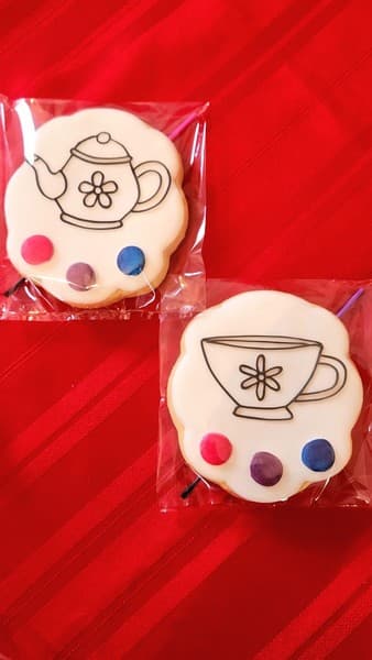Cookies decorated with a teapot and cup