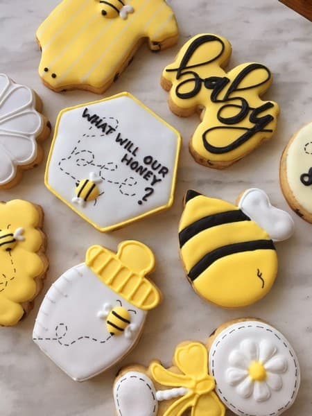 Gener reveal cookies bee themed