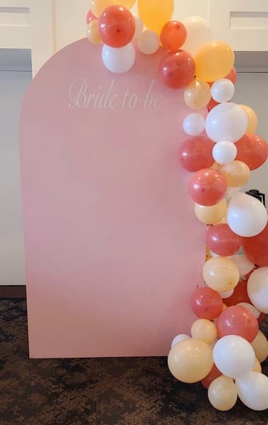 Ballon arch withpink background for photos